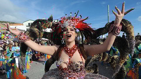 Chuva, vento e descida da temperatura. O cenário é inimigo dos desfiles de Carnaval