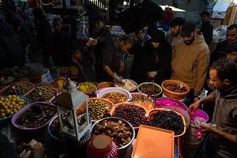 Israel suspende entrada de ajuda na Faixa de Gaza. Hamas classifica decisão como "crime de guerra"