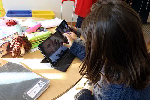 As crianças deixaram de dizer os verbos e a tecnologia é uma das culpadas