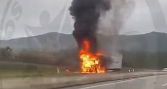 Incêndio em camião carregado de linho obrigou a corte da A24 entre Vidago e Pedras Salgadas
