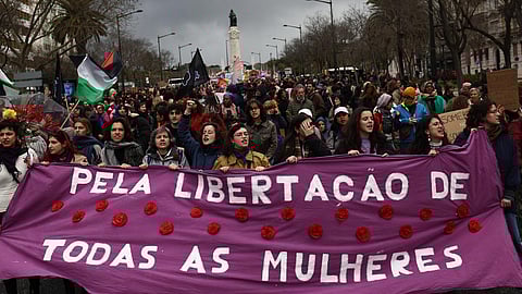 Mais de mil pessoas manifestam-se em Lisboa com alertas para direitos em perigo