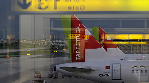 Aviões da TAP parqueados no Aeroporto Humberto Delgado, em Lisboa.