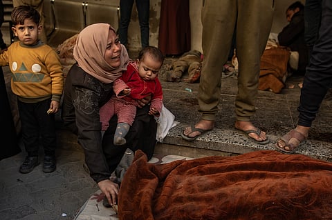 Mais de 400 palestinianos morreram nos ataques de Israel contra Gaza.