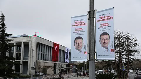 Presidente da Câmara de Istambul, opositor de Erdogan, detido por corrupção e ligação ao terrorismo