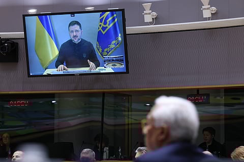 Zelensky participou à distância no Conselho Europeu.