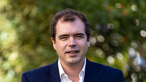 O segundo romance de Francisco Mota Saraiva apresenta em definitivo um novo escritor aos leitores.