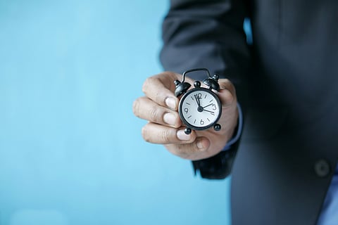Relógios devem ser adiantados em uma hora. 