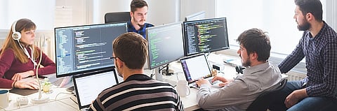 Sete em cada dez empresas usam IA e Realidade Virtual para selecionar pessoal 