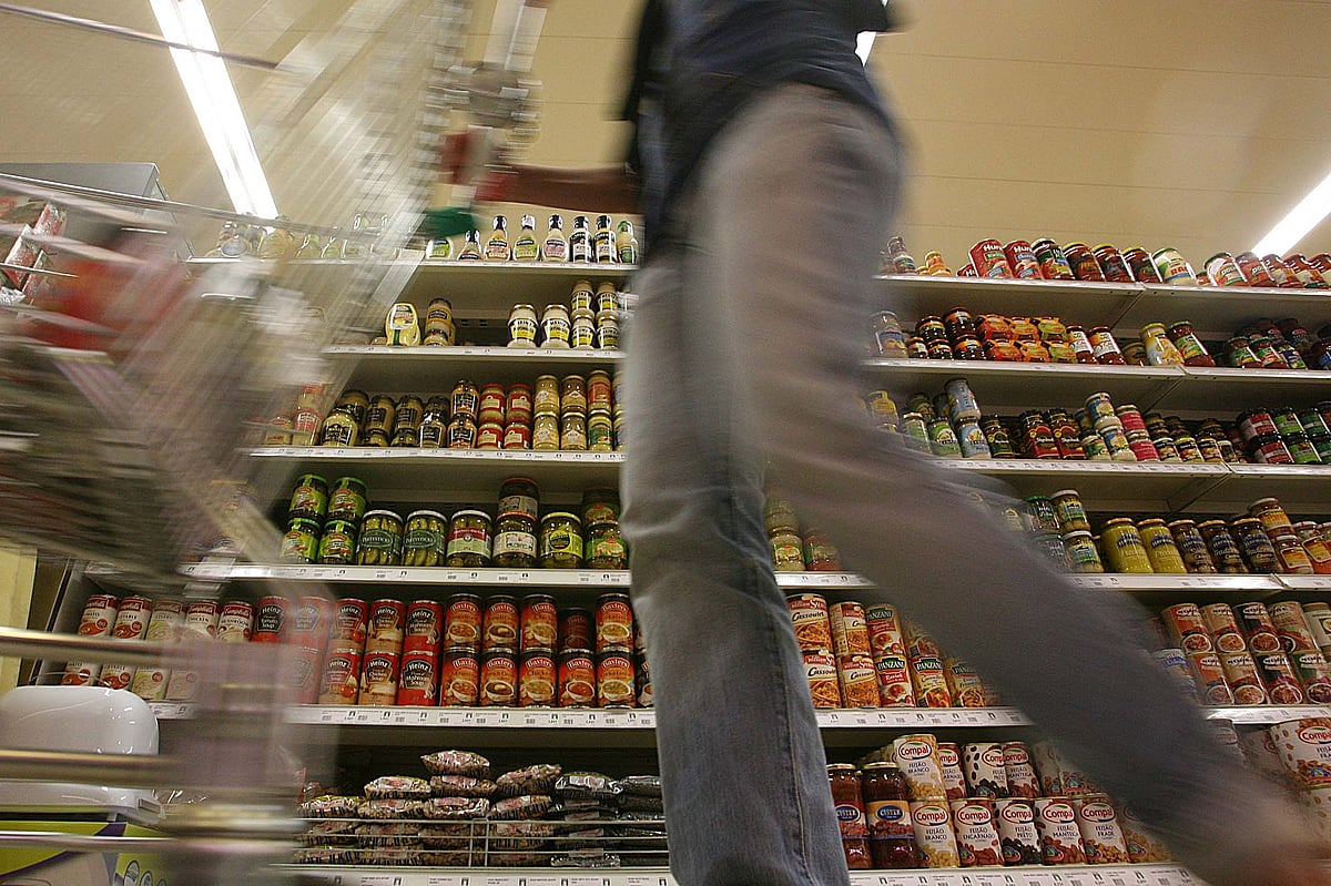 Consumer confidence rises in January but economic sentiment worsens