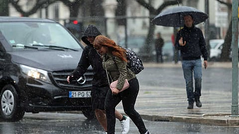 Depois da destruição da Kristin, depressão Leonardo traz muita chuva e vento a Portugal