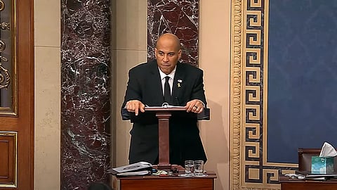 Senador dos EUA continua a discursar contra a agenda de Trump há mais de 21 horas (com vídeo)

