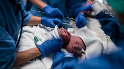 Urgências de obstetrícia, pediatria e até de ortopedia são as que mais têm encerrado por falta de médicos. 