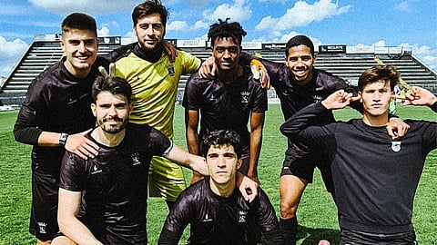 Jogadores do Tirsenses preparados para enfrentar o Benfica.