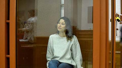 Ksenia Karelina durante o julgamento, em agosto.