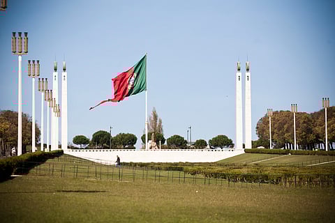 "Vejamos o Artigo 1.º: "Portugal é uma República soberana, baseada na dignidade da pessoa humana e na vontade popular."
