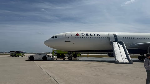 Airbus A330 ia descolar do aeroporto de Orlando, na Florida.