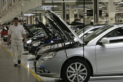 A procura de automóveis de passageiros está a estagnar e permanecerá baixa ou crescerá apenas moderadamente a curto prazo.