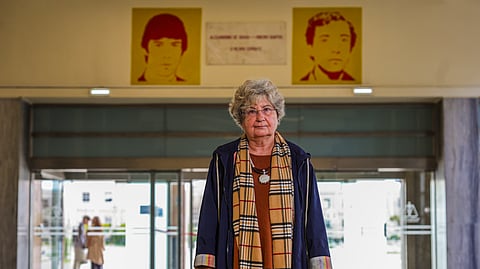 Aurora Rodrigues com a pintura de José Ribeiro Santos