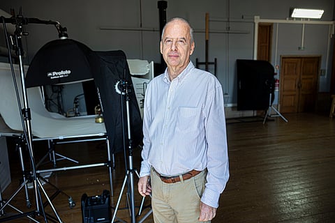 Francisca Lima, Sara Babo e Susana França de Sá, junto da obra 'Café Kafka' (1971), de João Vieira, já praticamente toda limpa. 