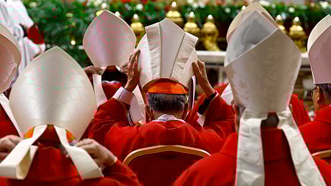Os cardeais durante uma das missas dos nove dias de luto pelo papa Francisco, que morreu aos 88 anos na Segunda-feira da Páscoa. 