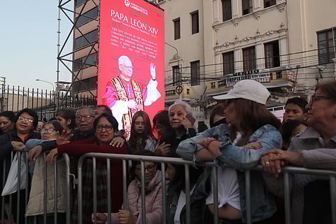 Uma multidão juntou-se para asistir a esta missa em Chiclayo, no Peru