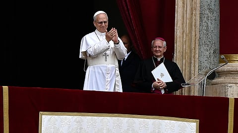 “Guerra nunca mais”, grita Leão XIV perante os peregrinos em São Pedro