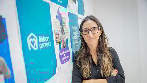 Gabriela Faria é fundadora, CEO e alma do Lisbon Project, uma associação que ajuda migrantes e refugiados a aprender a língua e a arranjar casa e emprego, sempre num espírito de comunidade.