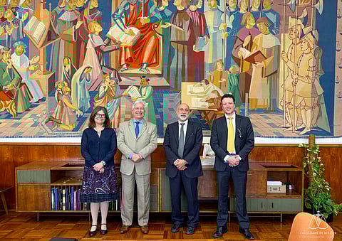 Equipe do consulado na visita à universidade.