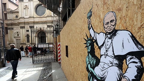 O mural de Leão XIV, em Milão.