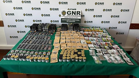 GNR apreende mais de mil artigos com substâncias proibidas em 'smartshops' de Albufeira