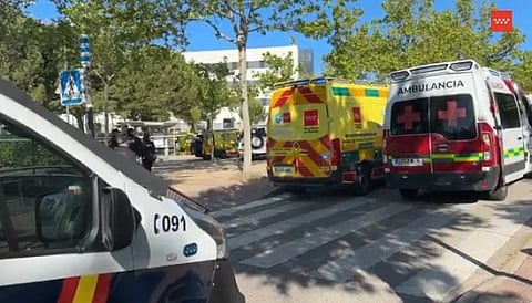 Ambulâncias no local do crime.