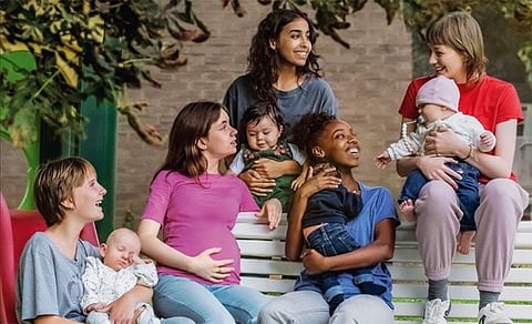 'Jeunes Mères': os irmãos Dardenne filmam uma pequena comunidade de mães solteiras.