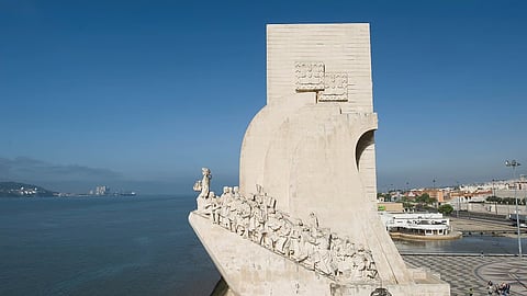 "A história não é destino inevitável, mas o resultado de escolhas humanas"