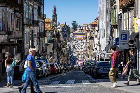 Mudança afeta tanto os turistas que visitam o país quanto residentes que recebem dinheiro do Brasil.