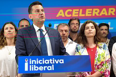 Miguel Rangel estava logo atrás de Rui Rocha no anúncio da demissão.