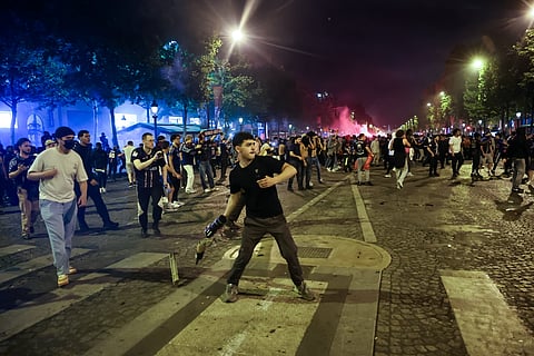 Mais de 550 pessoas foram detidas pela polícia.