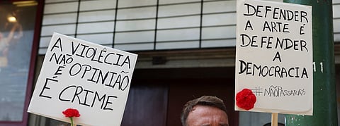 Agressão a ator. Centenas de pessoas manifestam-se no Teatro A Barraca para condenar racismo e violência