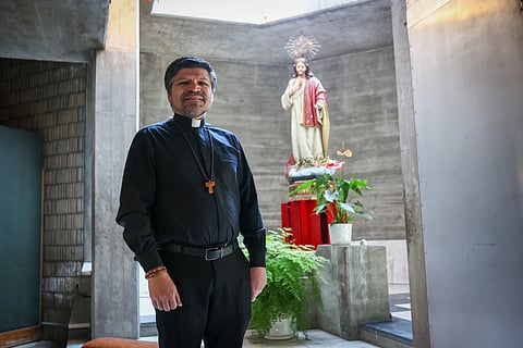 Leonardo nasceu no Rio Grande do Norte e se tornou missionário aos 17 anos. É padre há 13 anos e, antes de Lisboa, estava na França.