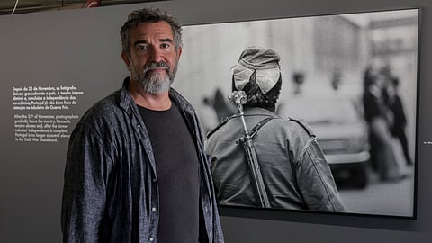 Sérgio Tréfaut, cineasta, dedicou os últimos dois anos à realização da exposição e catálogo 'Venham mais Cinco - Venham Mais Cinco - O Olhar Estrangeiro sobre a Revolução Portuguesa 1974-1975'.