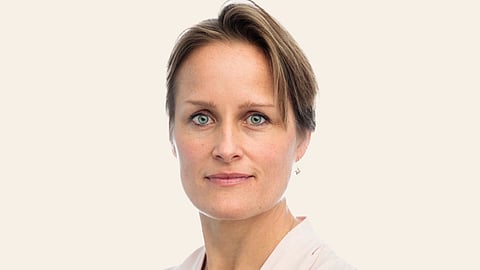 Primeira mulher na liderança da secreta britânica 
