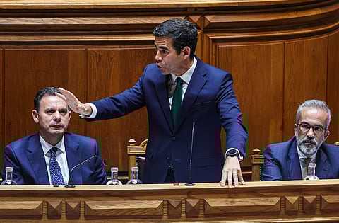 O ministro da Presidência, António Leitão Amaro, atacou a bancada do Chega e disse que "deviam ter vergonha de instrumentalizar o debate e a vida das pessoas", numa referência ao reagrupamento familiar de imigrantes, que o partido de André Ventura não incluiu no programa eleitoral, apesar de agora querer suspendê-lo.