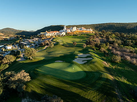 A marca norte-americana Viceroy está representada num hotel com 76 quartos e em 65 residências, distribuídas por 24 edifícios, no empreendimento Ombria Algarve. 