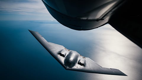Bombardeiros B-2 dos EUA em movimento. Deslocam-se em direção à base naval de Guam, no Pacífico