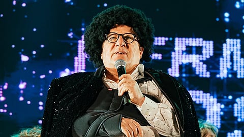 Herman José cai de cadeira que "deve ter sido comprada na Temu" e atua de cadeira de rodas na Lourinhã