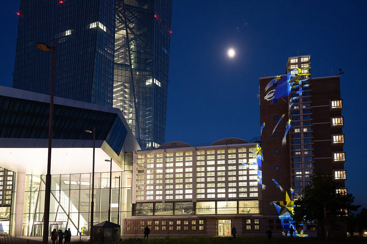 Consumers revise eurozone inflation forecast upwards to 2.8% over 12 months