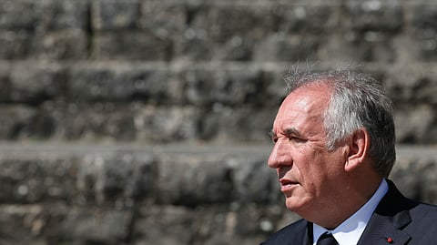 O centrista François Bayrou procura mais uma vez evitar o naufrágio do governo minoritário.