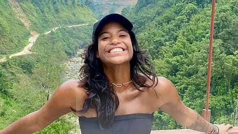 Morreu a brasileira de 26 anos que estava há três dias à espera de ser resgatada num vulcão na Indonésia