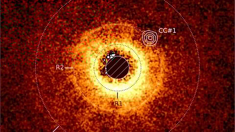 Telescópio James Webb obtém pela primeira vez imagem direta de um planeta fora do Sistema Solar