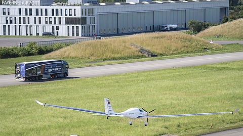 Protótipos de um camião e um avião elétricos num teste que decorreu na Suíça. 24 de junho de 2025.