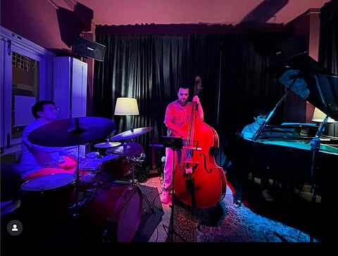 Músicos de jazz brasileiros são residentes e levam convidados especiais a cada semana.